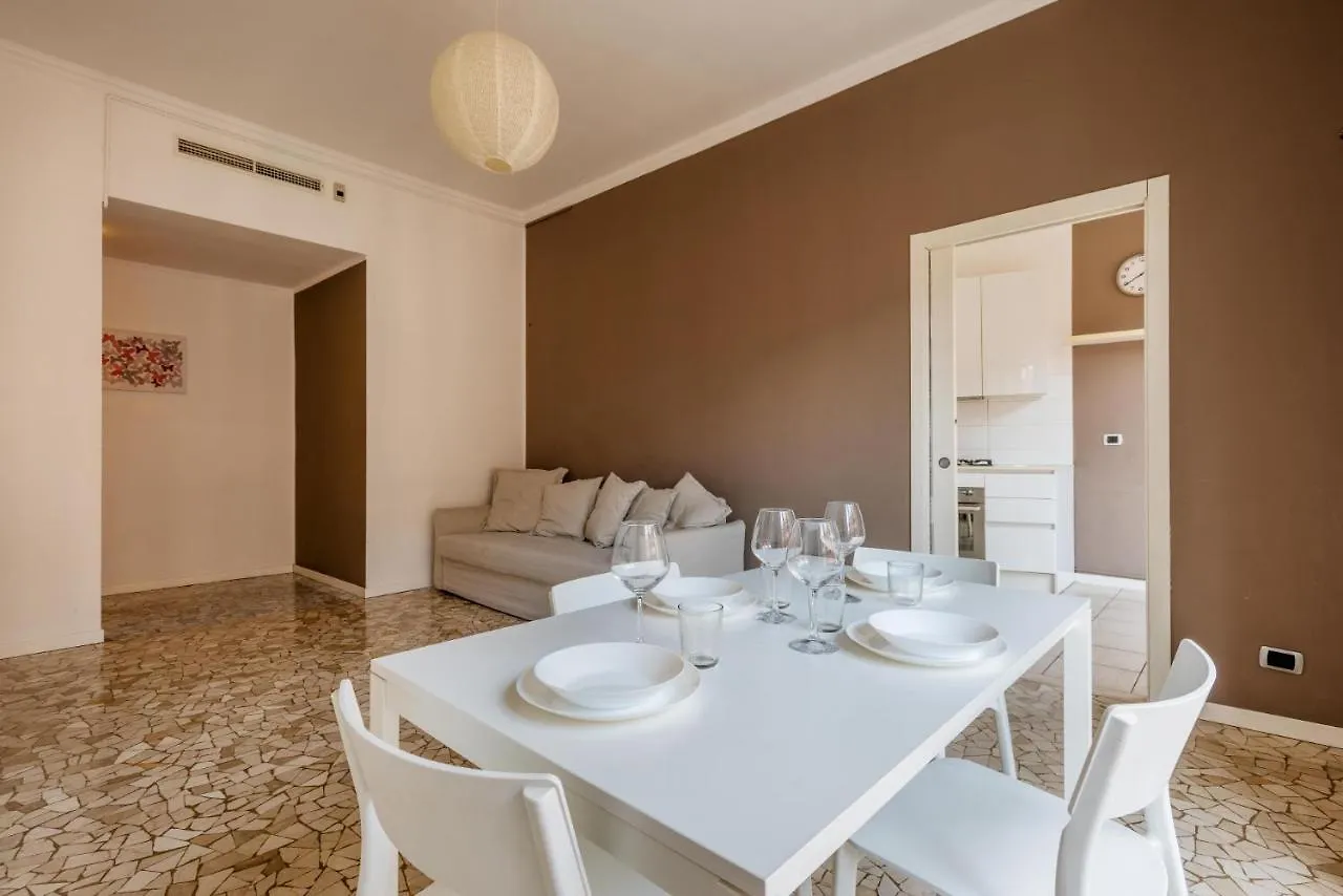 Apartment Spacious And Elegant House In Brera By Easylife Milan