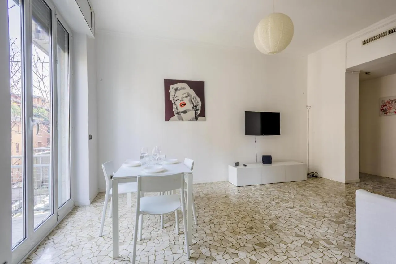 Spacious And Elegant House In Brera By Easylife Milan