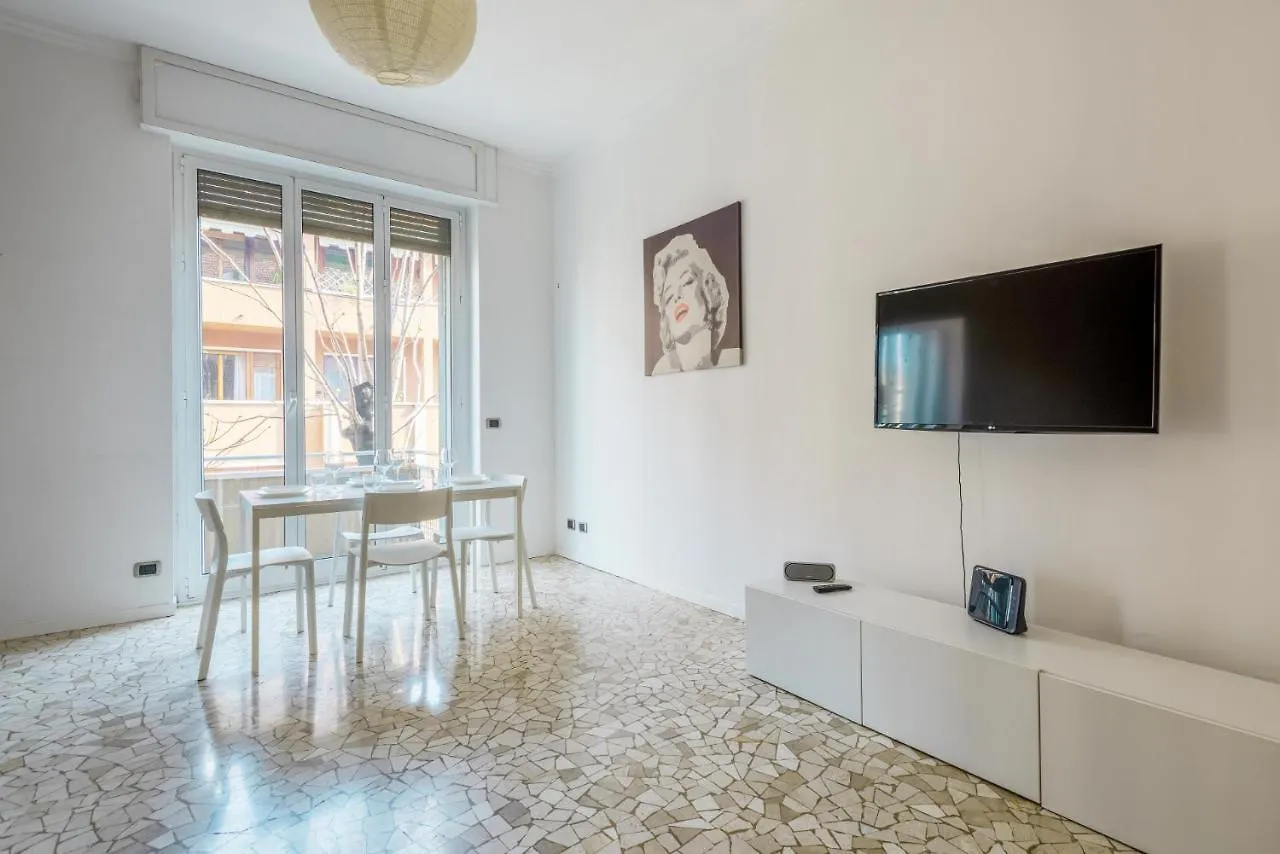 Spacious And Elegant House In Brera By Easylife Milan