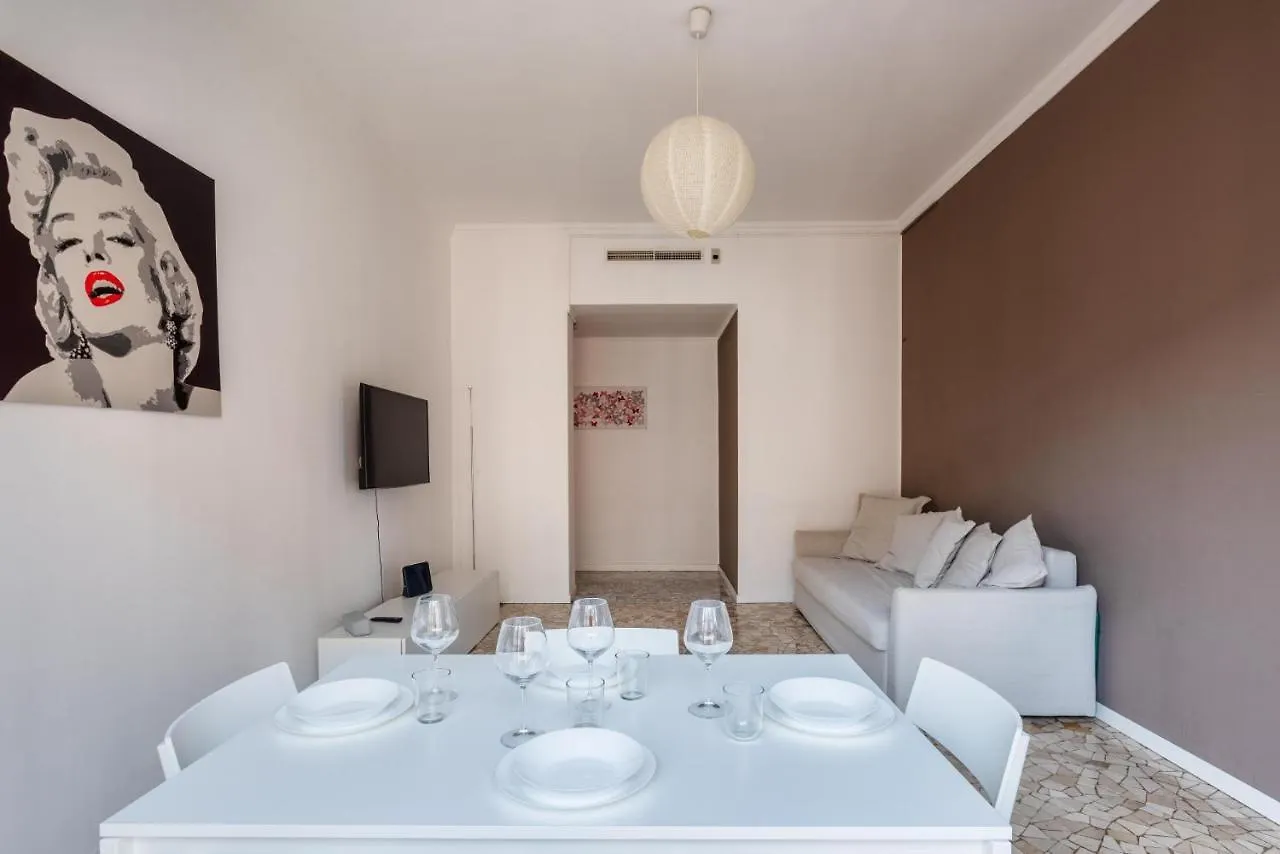 Spacious And Elegant House In Brera By Easylife Milano 0*,
